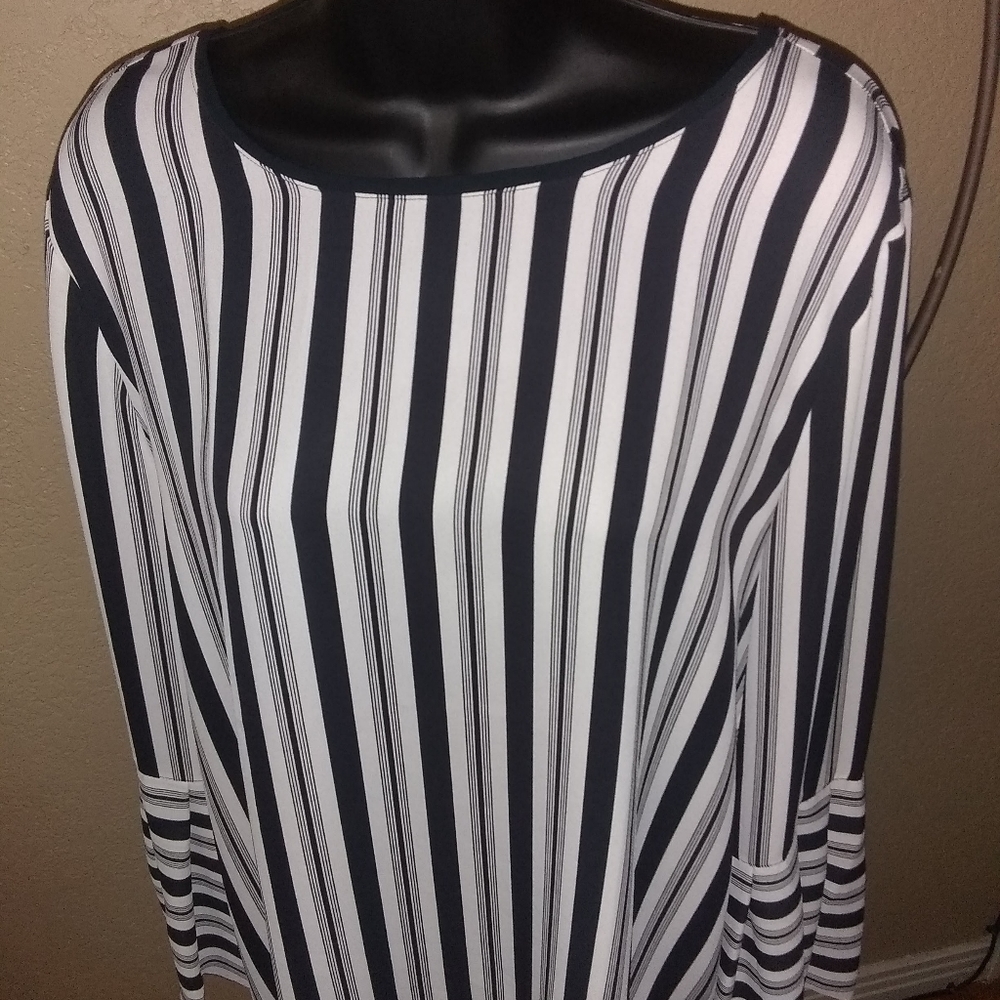 Loft Black & White NWT Blouse Size M